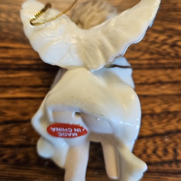 NEW, In Original Box, 4 Musical Cherub Christmas Tree Ornaments. - Picture 8 of 11